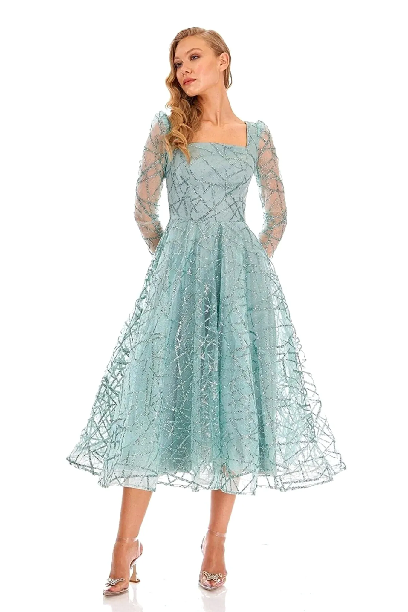 Abito svasato midi verde menta in tulle con trama glitterata a manica lunga