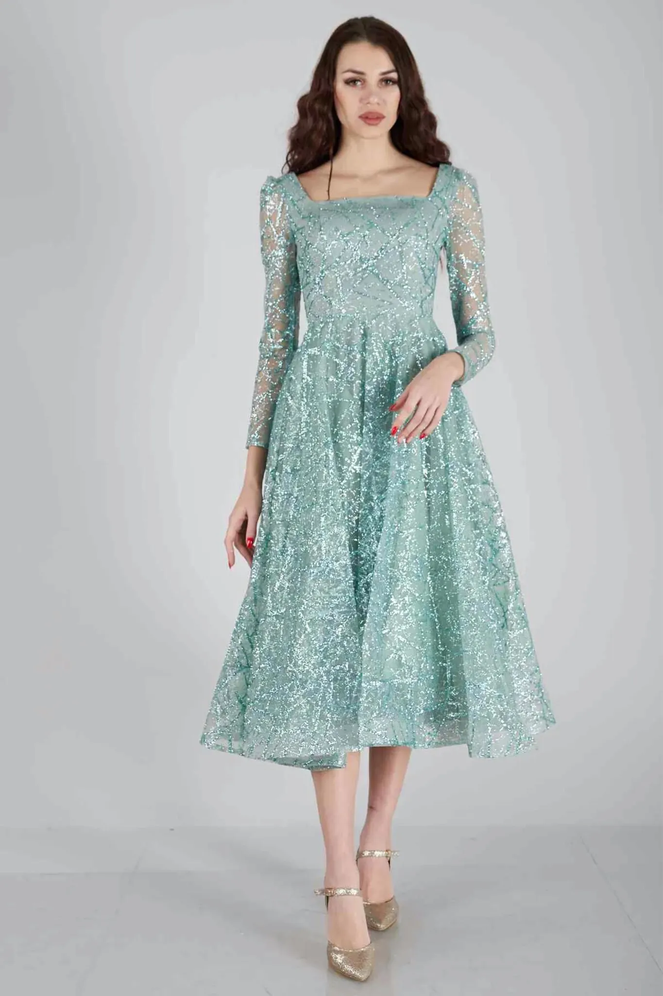 Abito svasato midi verde menta in tulle con trama glitterata a manica lunga