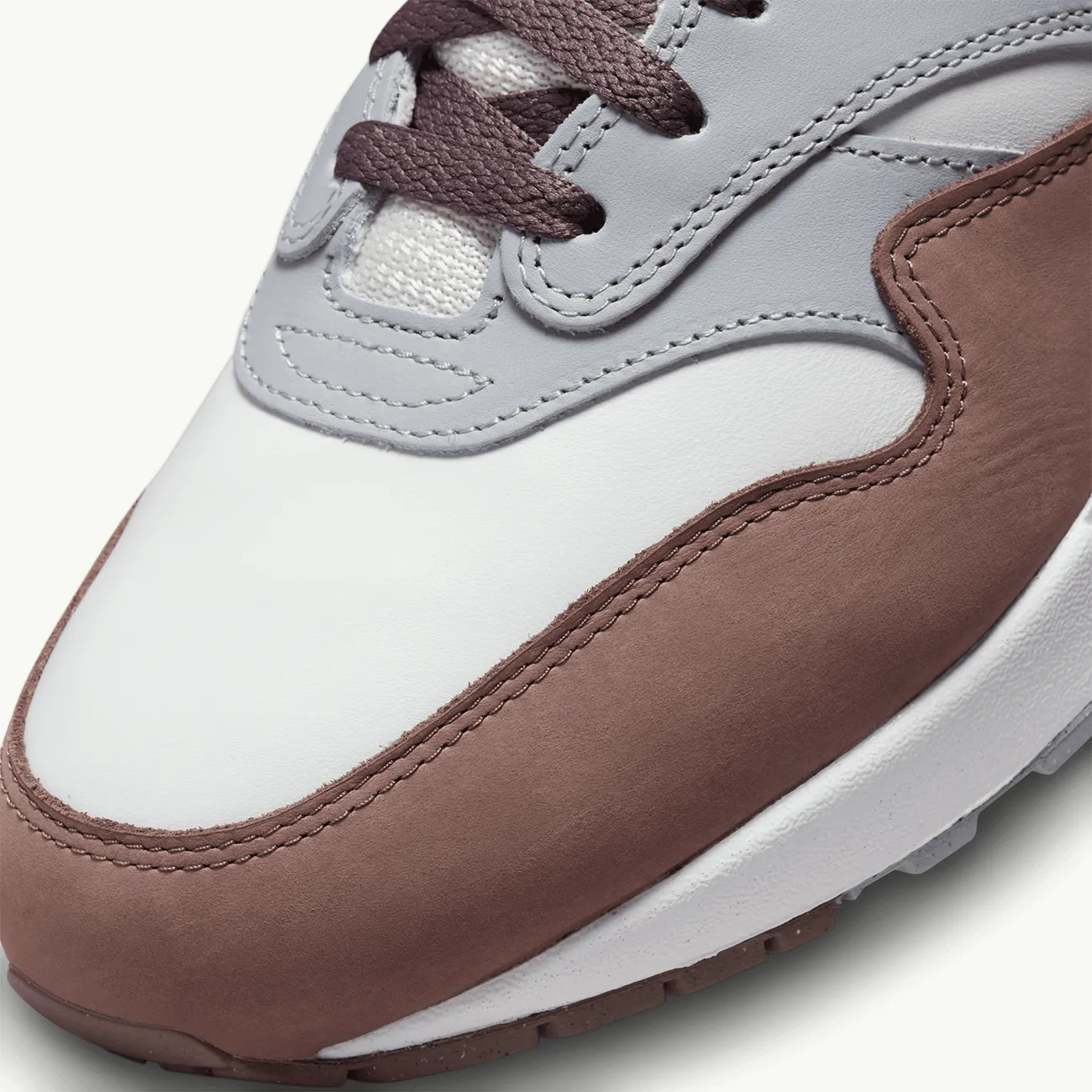 AIR MAX 1 PRM SUMMIT WHITE PLUM ECLIPSE WOLF GREY