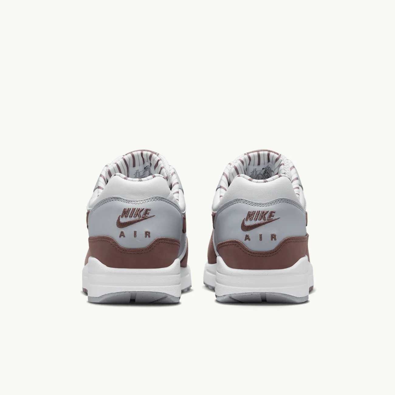 AIR MAX 1 PRM SUMMIT WHITE PLUM ECLIPSE WOLF GREY