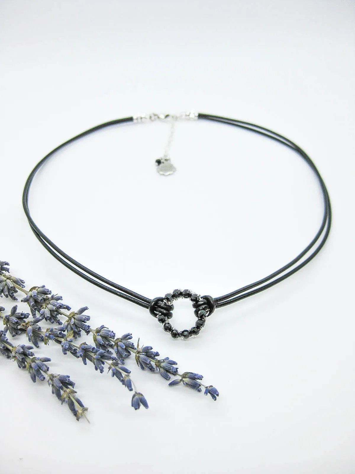 Circle: Black Spinel Leather Necklace - n461