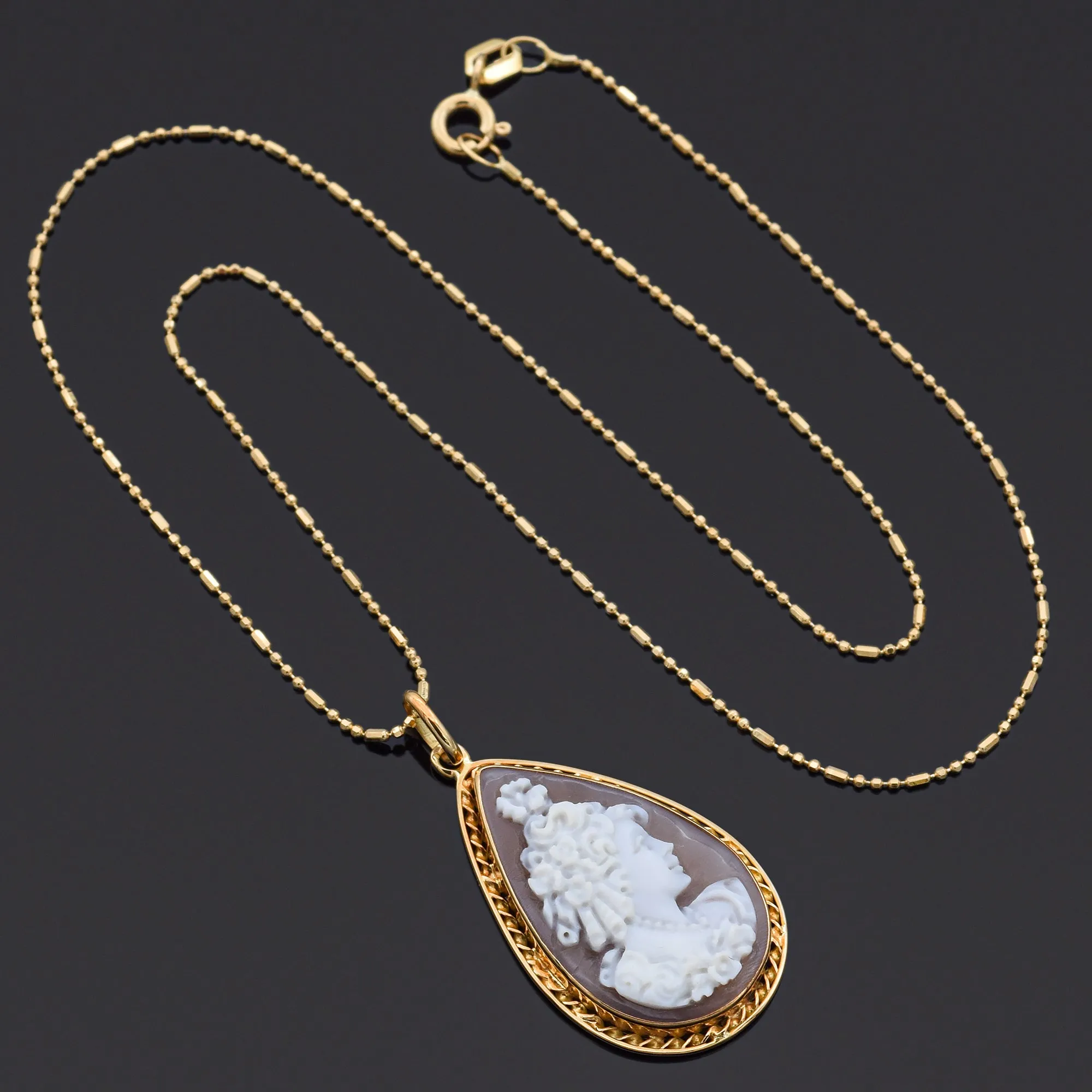 Di Simone Vittorio Vintage 18K Yellow Gold Cameo Shell Pear Pendant Necklace