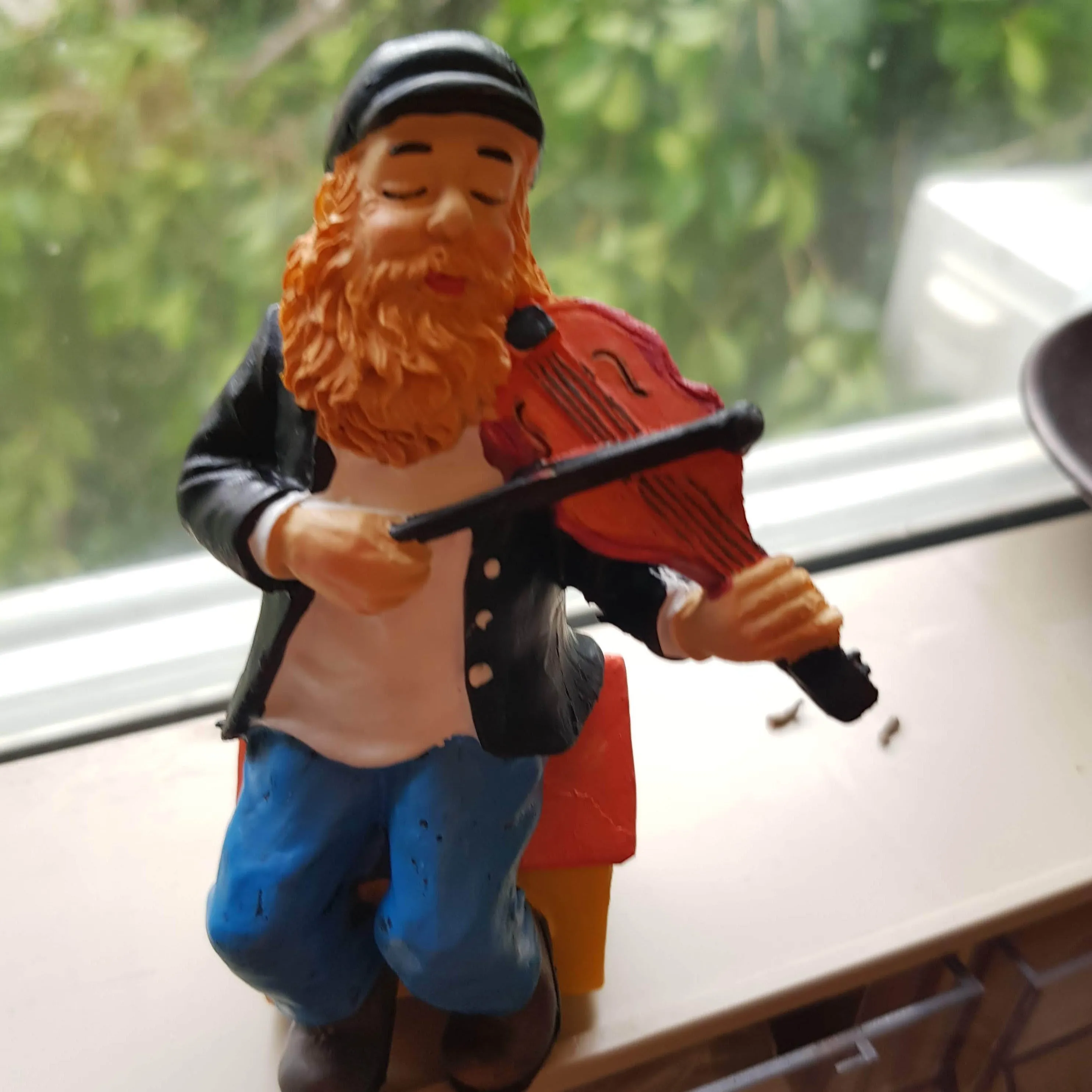 Fiddler on the Roof Figurine - A Musical Masterpiece.  Kleizmers Jewish Gift.