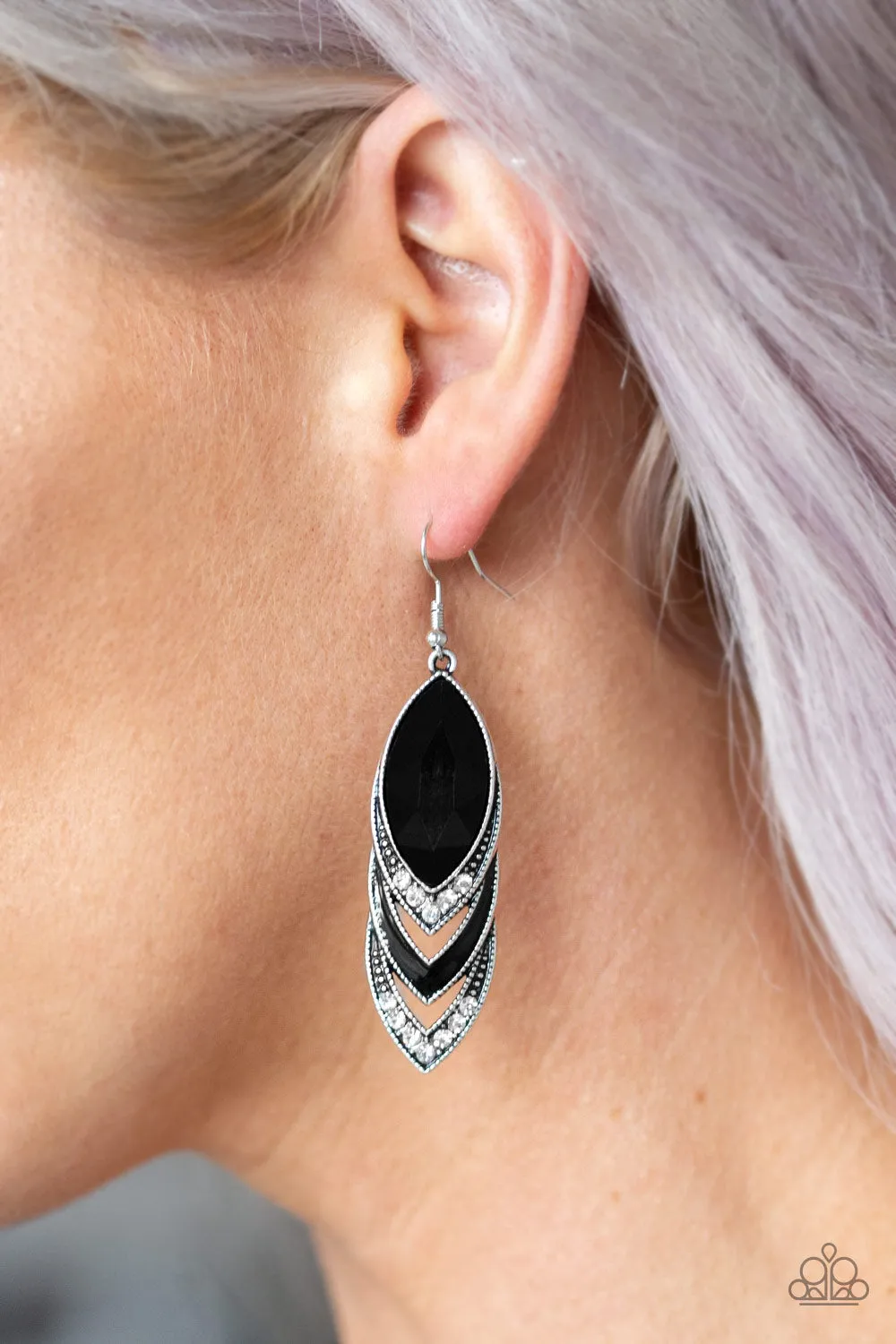 Paparazzi Accessories  - High-End Highness #E207 Peg - Black Earring