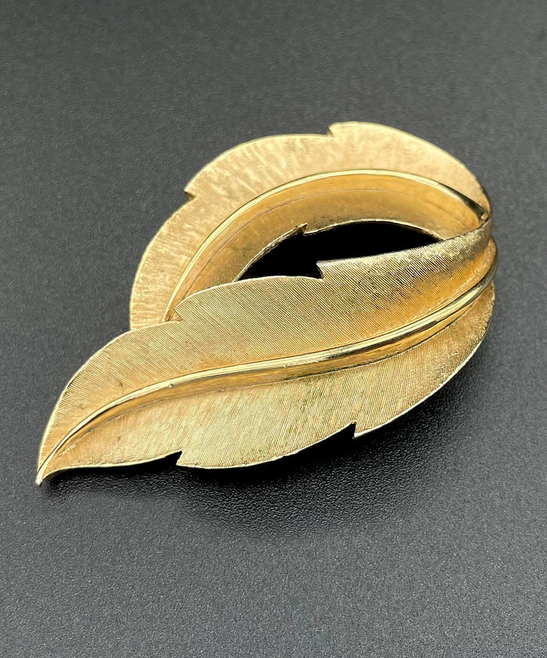 【USA輸入】 ヴィンテージ TRIFARI リーフ ブローチ/Vintage TRIFARI Leaf Brooch