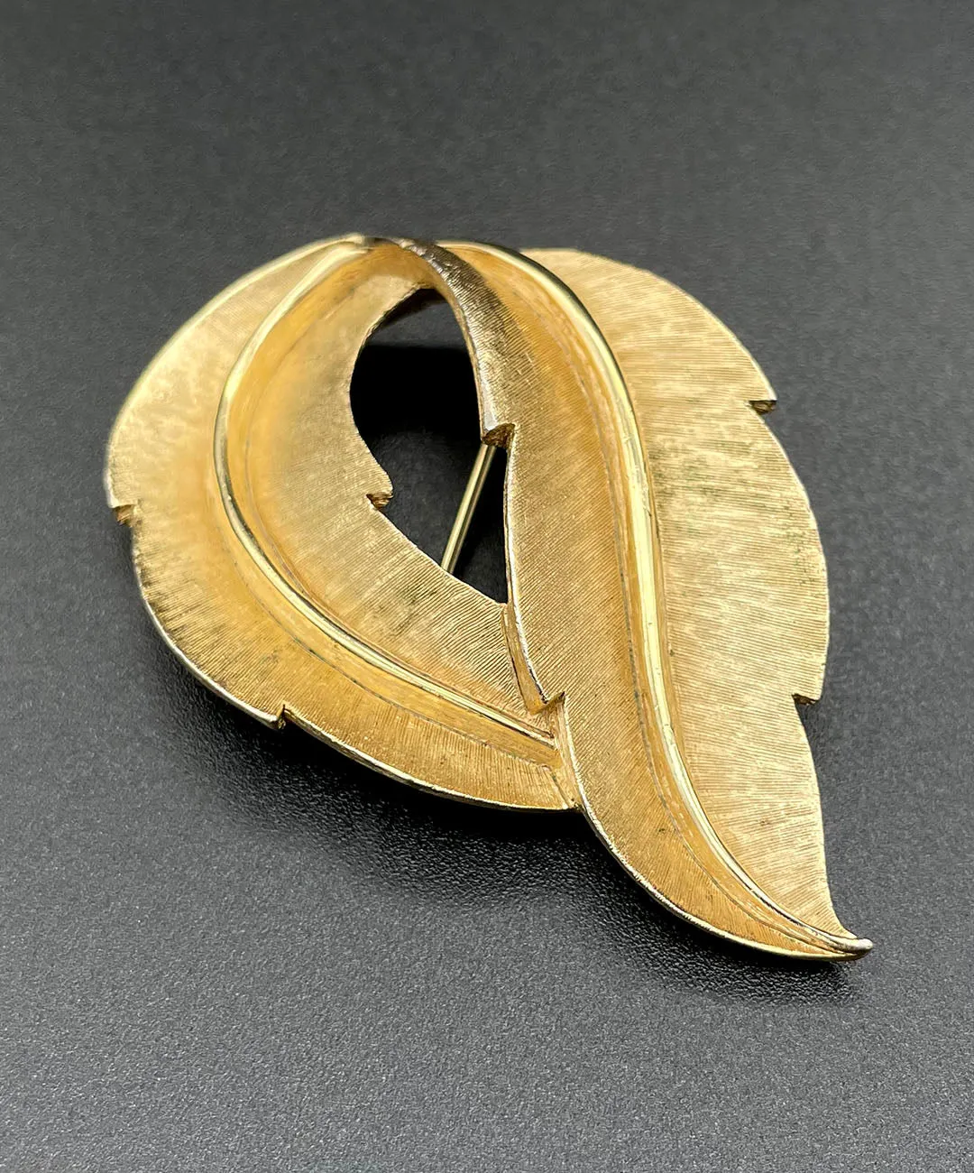 【USA輸入】 ヴィンテージ TRIFARI リーフ ブローチ/Vintage TRIFARI Leaf Brooch