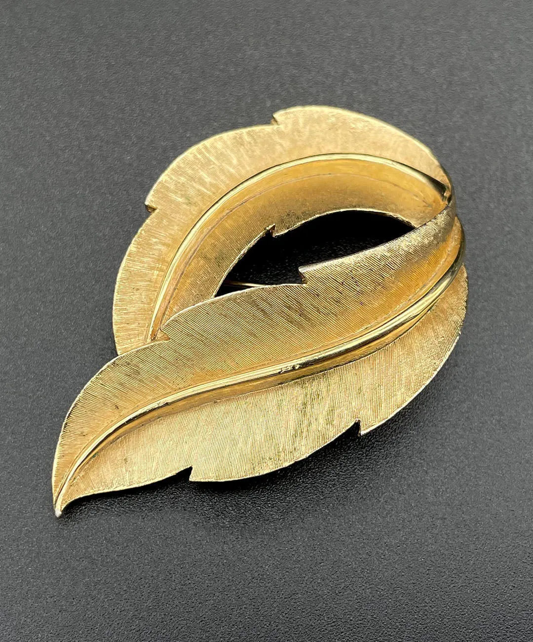 【USA輸入】 ヴィンテージ TRIFARI リーフ ブローチ/Vintage TRIFARI Leaf Brooch