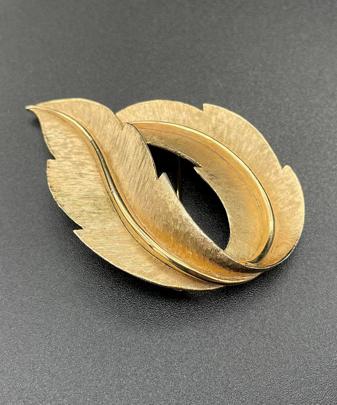 【USA輸入】 ヴィンテージ TRIFARI リーフ ブローチ/Vintage TRIFARI Leaf Brooch